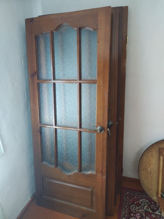 Продам деревянные двери.