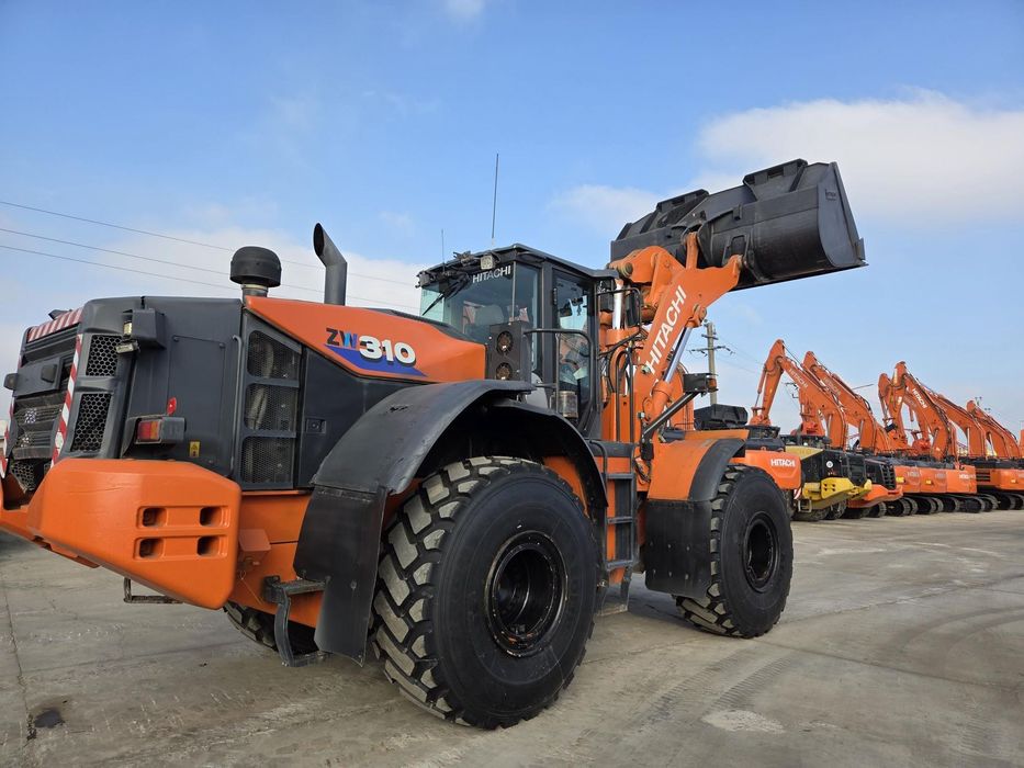 Hitachi Cupa 5mc, 28tone, ANVELOPE NOI, VIRARE prin JOYSTICk, Gresare automata, Inaltiime basculare cupa 4,3m, Lama noua la cupa, produs in JAPONIA, camera luat vederi spate, posibilitate leasing, motor 282 CP, STARE BUNA, PROMOTIE 86.900 EUR+tva