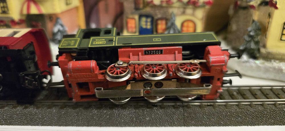 Marklin Trenulet: locomotiva cu doua vagoane H0 analogic AC