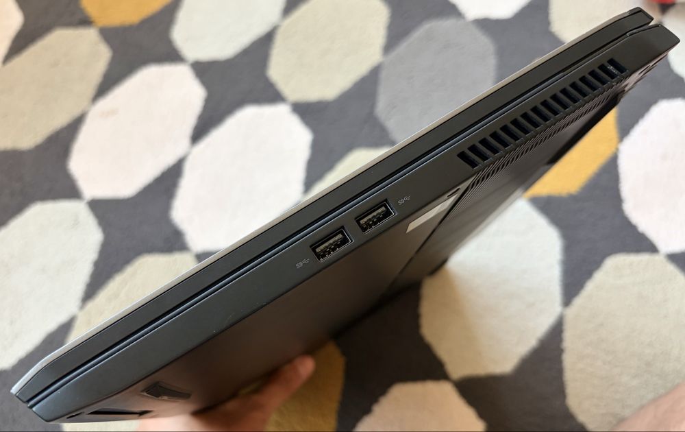 Лаптоп Alienware m17