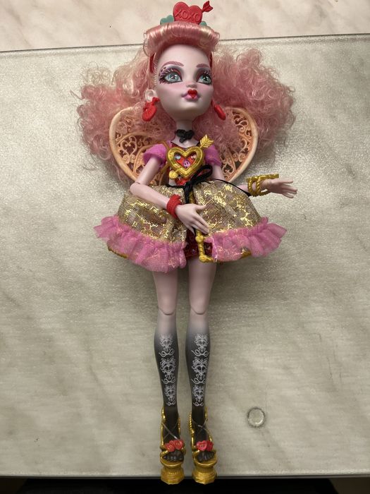 papusa monster high noua dar fara cutie