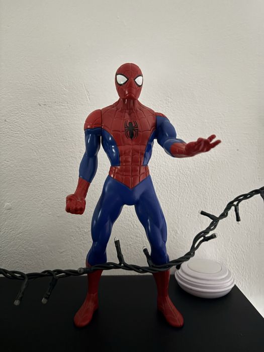 Figurina SpiderMan rosu