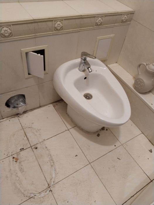 Продается мебель в санузел, унитаз