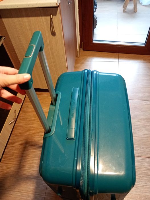 Troller/ Geamantan rigid cu roți + teniși femei