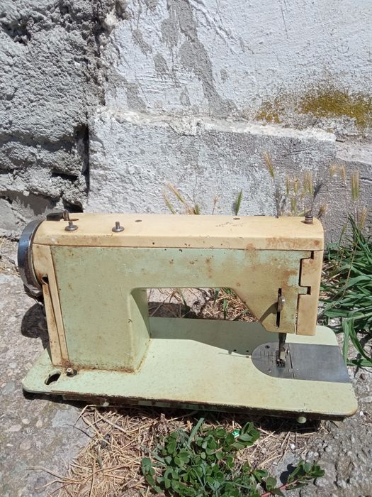 Mașină de cusut Veronica pentru piese