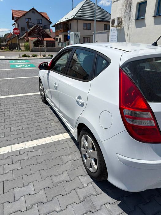 Vând Hyundai i30 2010