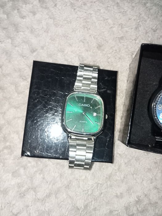 Часы наручные новый продам