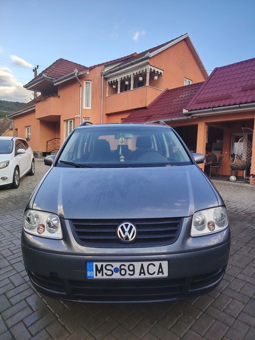 VOLKSWAGEN Touran