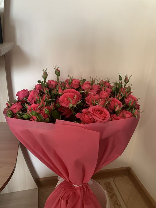 Кустовые розы букет