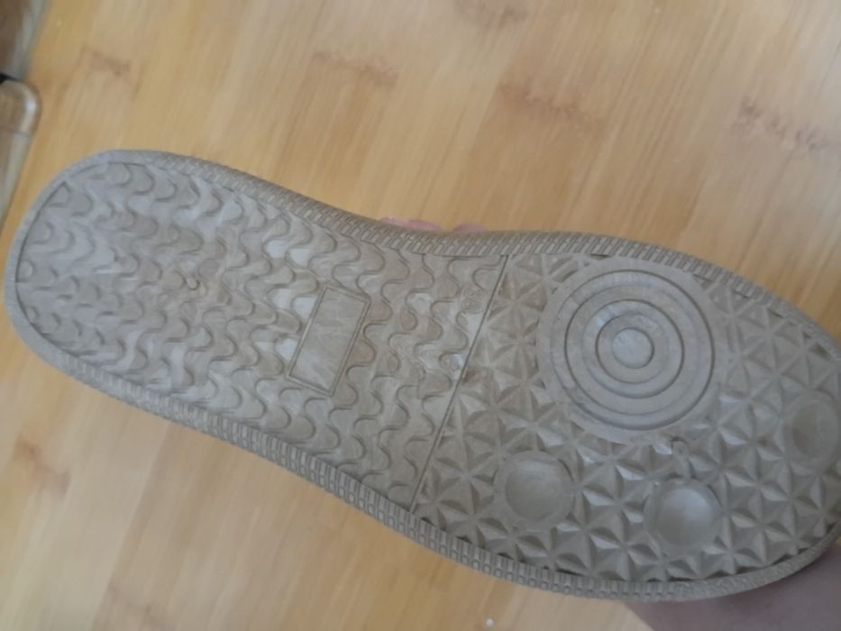 Кроссовки женские