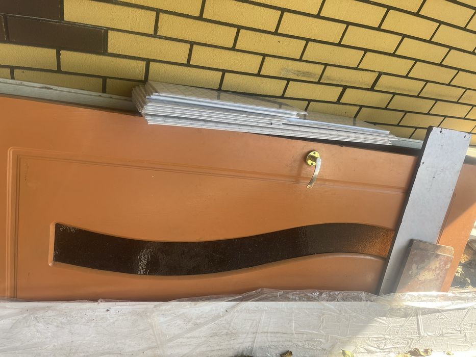 Двери 3 шт+ 1 другой