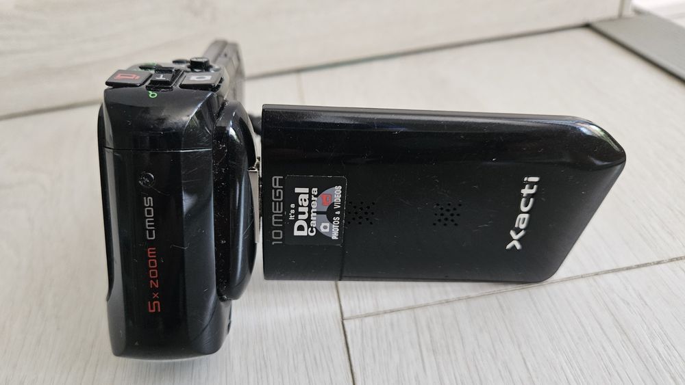 Vănd camera video și foto Sanyo Xancti HD 10 megapixeli