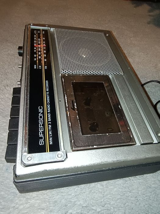 Radio casetofon marca Supersonic