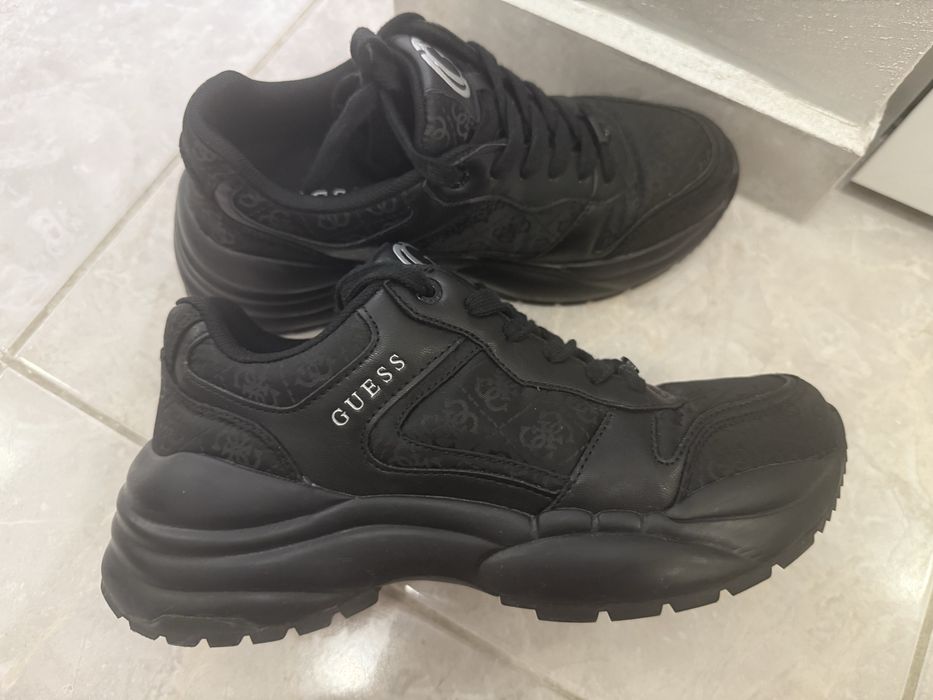 Маратонки    Guess