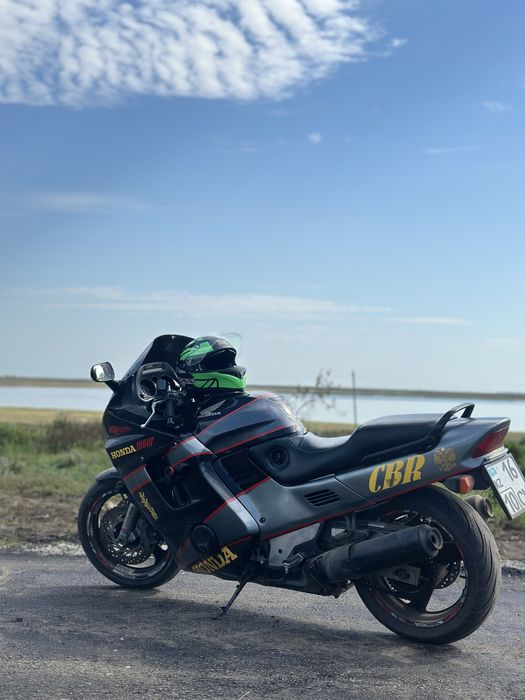 Продам мотоцикл Honda CBR1000F