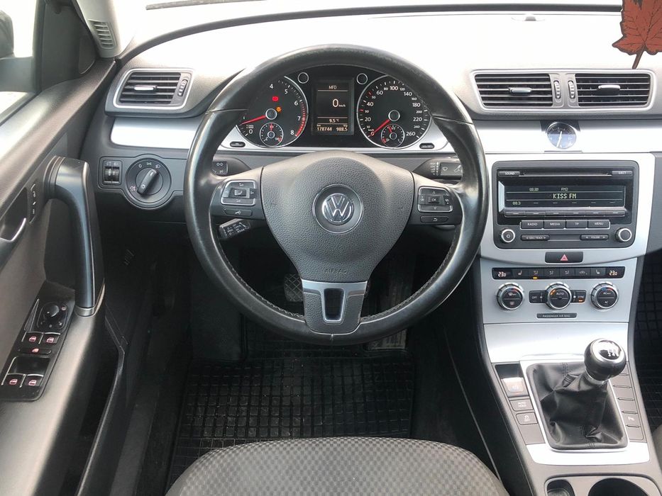 VW Passat an 2012 1.4 benzina 122cp climatronic parktronic jante euro5