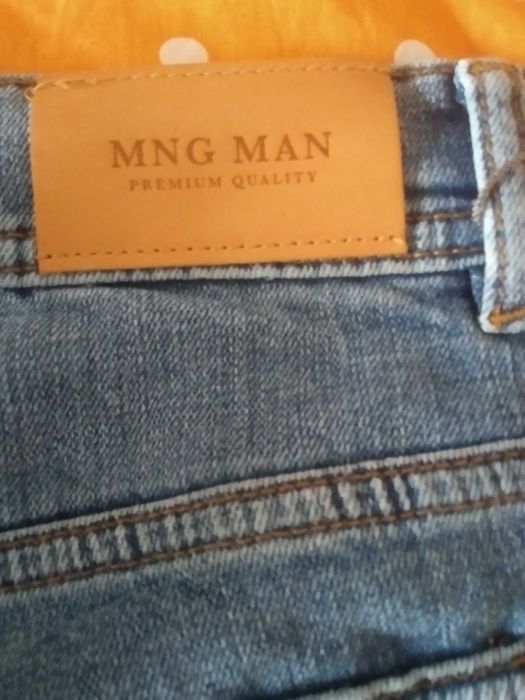 Къси дънкови гащи