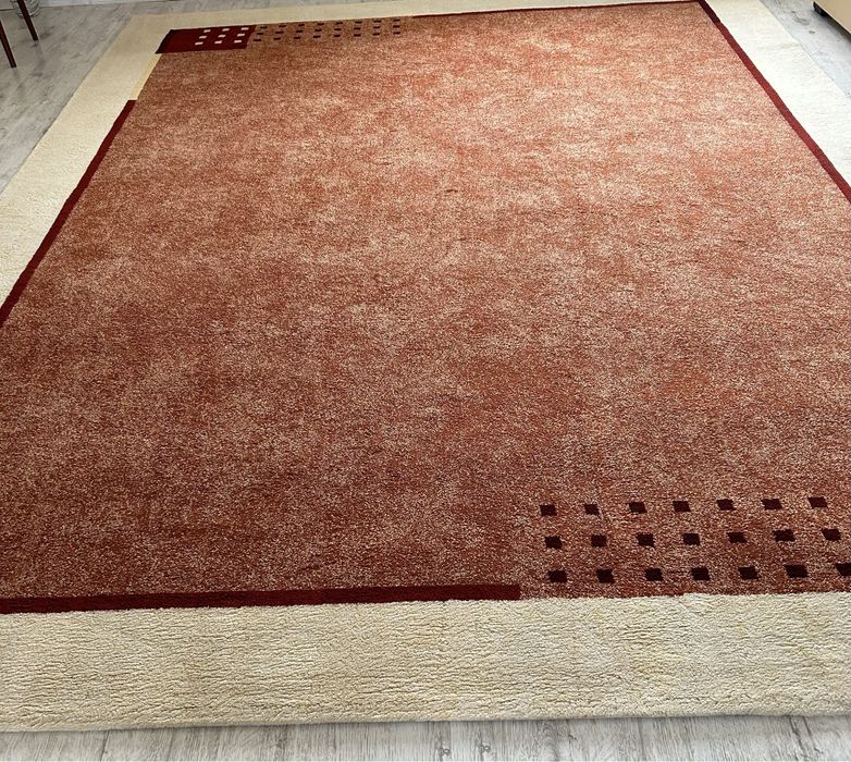 Ковер толстый красивого цвета