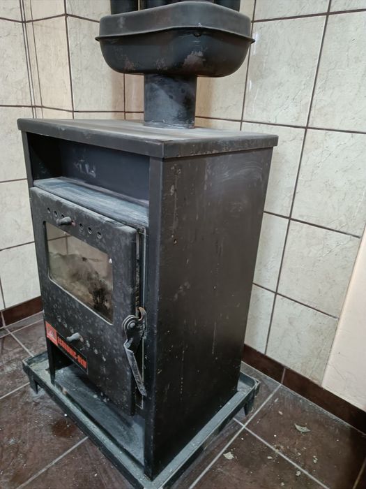 Vând sobă FM economic 9kv pe lemn și brichete