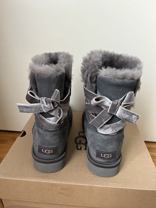 Ugg gri cu pietre dama