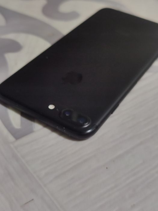 Продам айфон 7 plus
