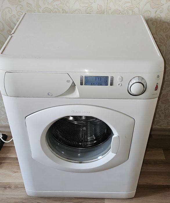 ARISTON AVD 109 8кг. инверторен мотор
