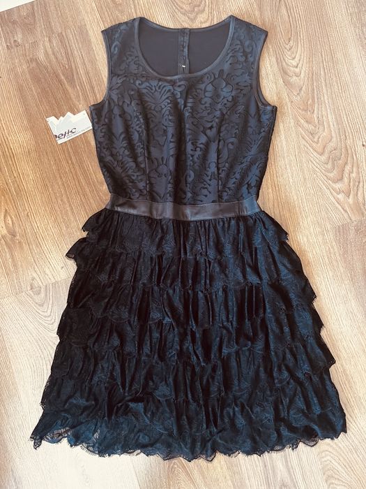 Чисто нова българска черна дантелена рокля