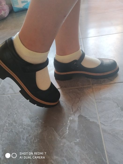Продам кожаные туфли школьные