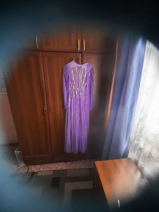Продаеться женское платье новогоднее