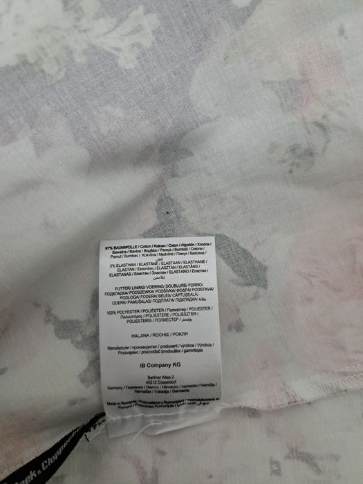 Rochie cu flori pana la genunchi