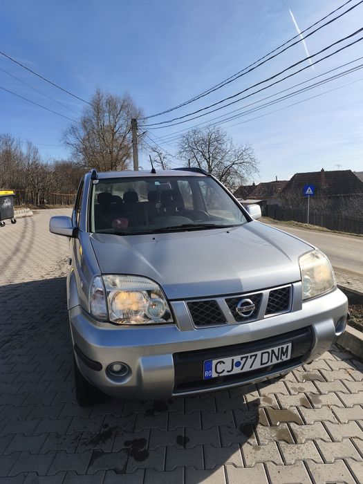 Vând Nissan x trail