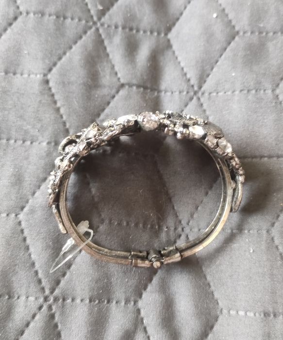 Декоративна гривна за ръка