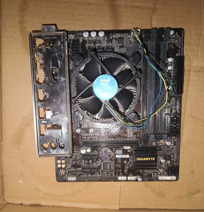 Kit Placa de baza Gigabyte + Intel i3 7100 3.9Ghz