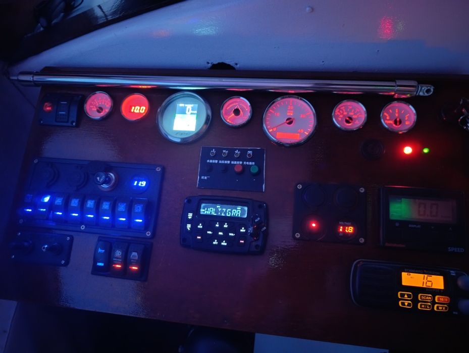 OFERTA Salupa cu motor 28 cai și peridoc