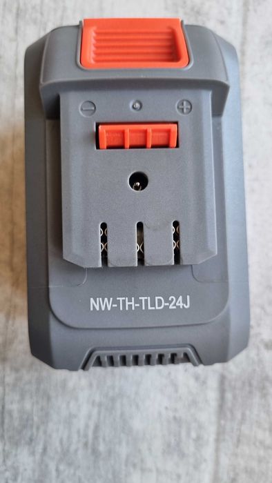 Шуруповерт  с буром