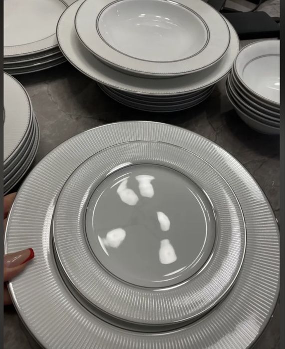 Продам сервиз 24 предмета. В идеальном  состоянии