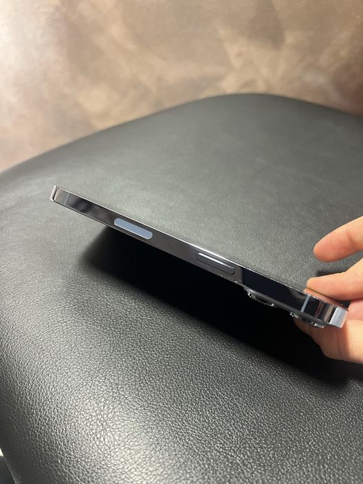 Iphone 13 Pro + carcasa mobilfox