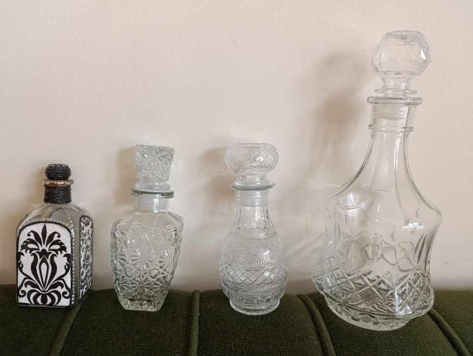 Продавам дамаджани шишета графа