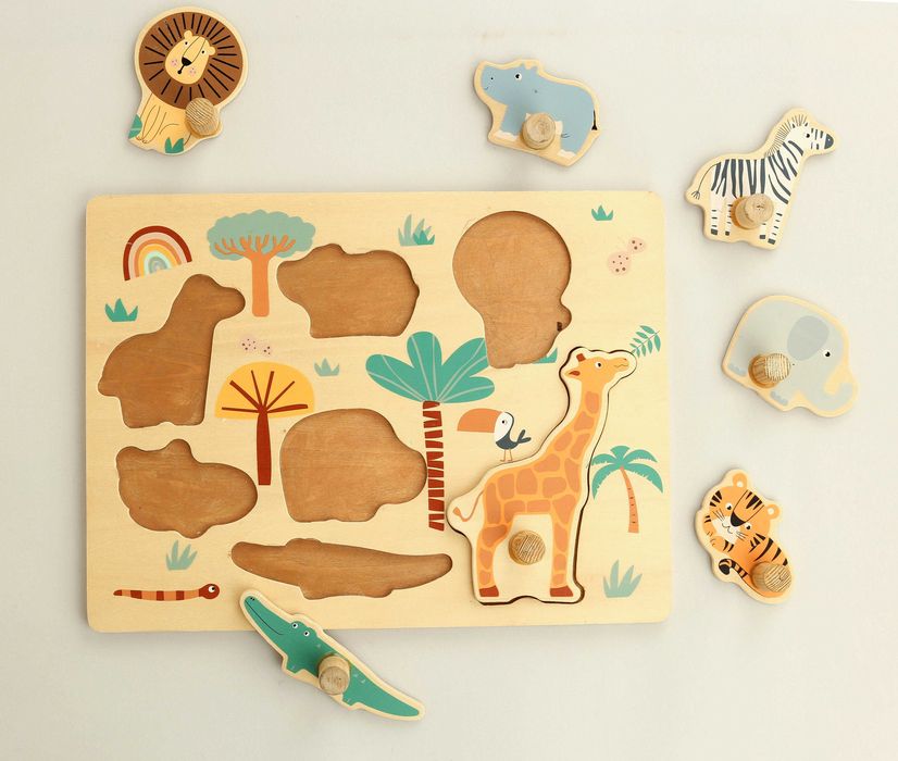 Лот от дървен пъзел пчела и дървен сортер с любимите животни.