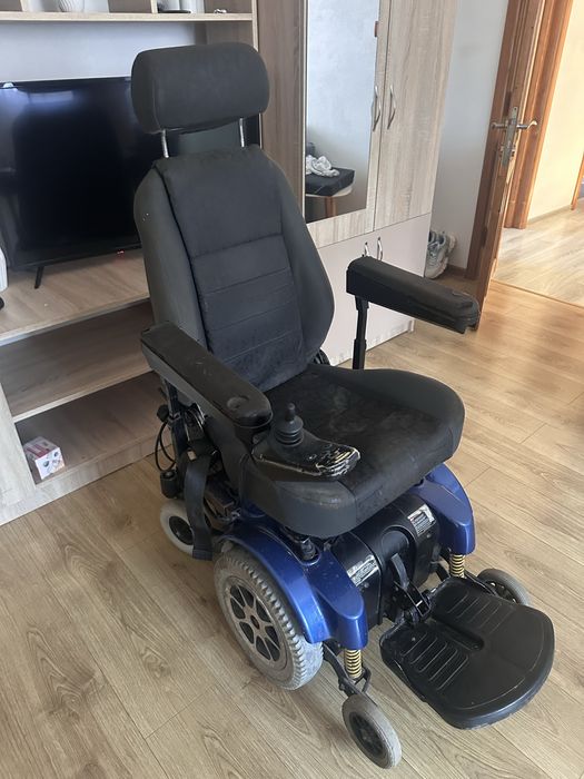 Vand scaun electric cu joustik pentru persoanele cu dizabilitati