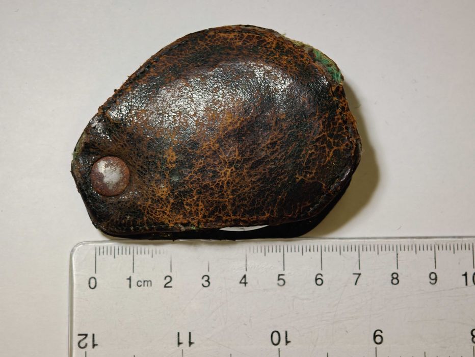 Lupă veche de buzunar din metal și piele