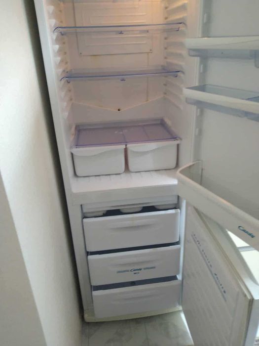 Продавам хладилник CANDY + подарък