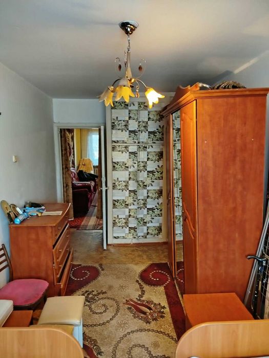 2 комн. кв. в 6 микрорайоне 2 эт. не угловая