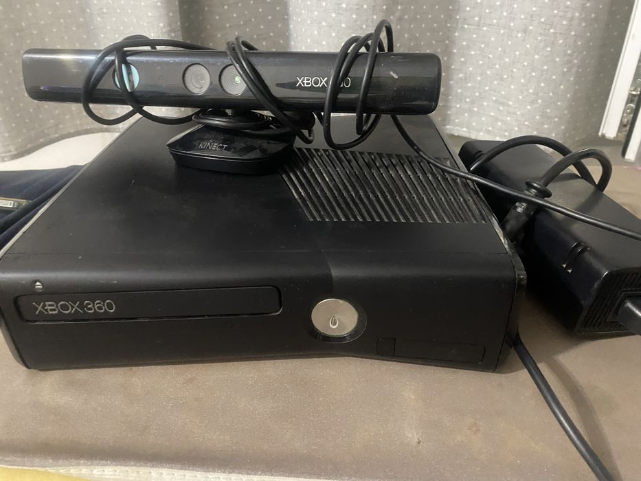 Продам на запчасти Xbox 360