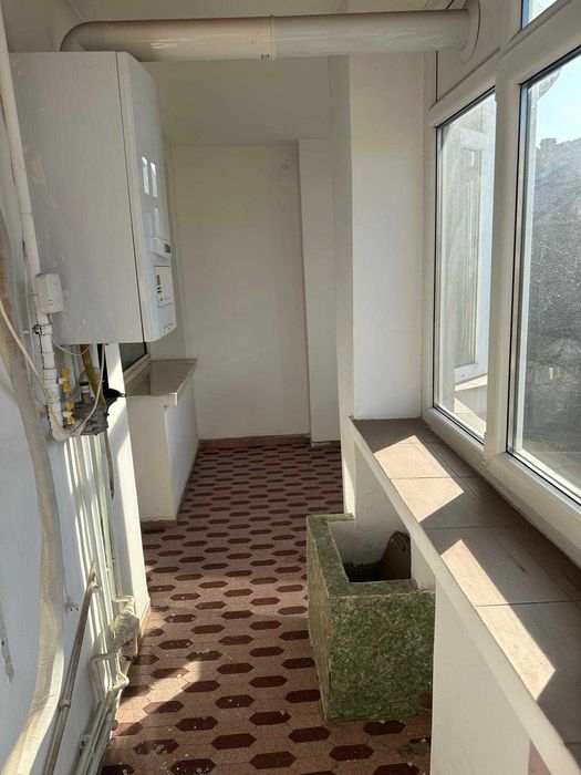 Inchiriez apartament 3 camere - Centru