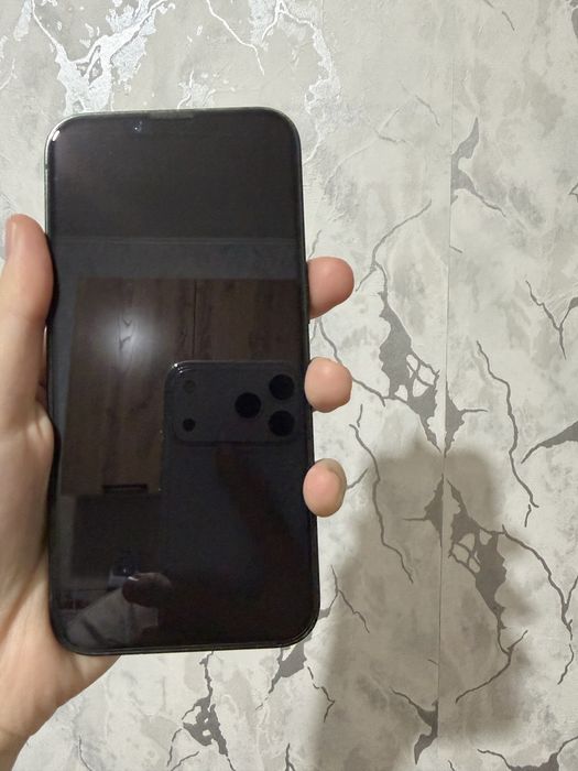 Продам Айфон 13 в хорошем состоянии