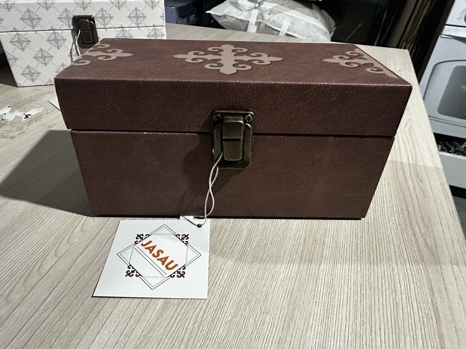 Той бастар. Сундучок