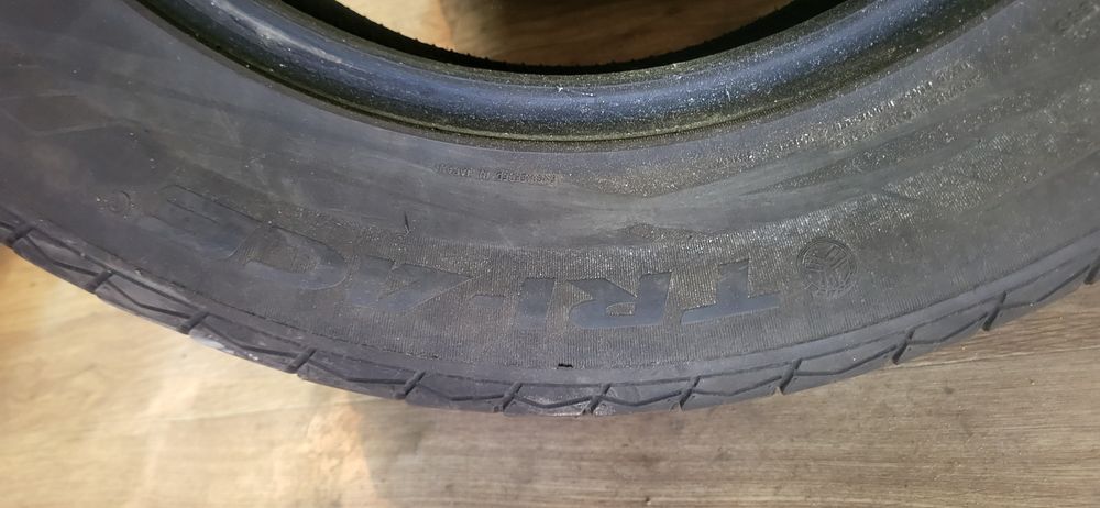 Продам резину  два зимних два летних .