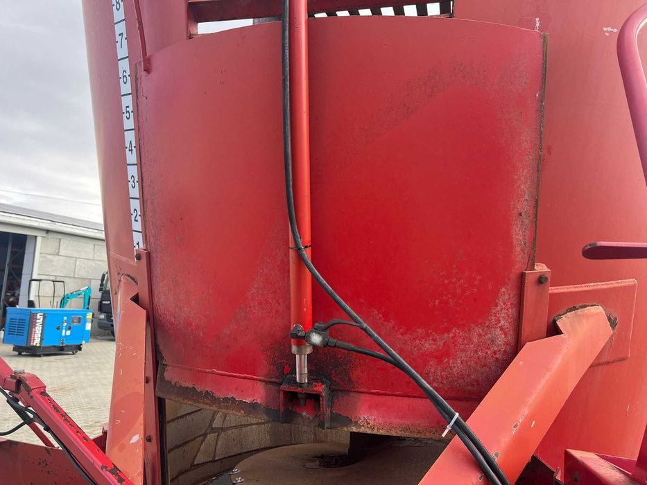 Фуражораздаващо ремарке Trioliet 12 м³ – Самотоварене и кантар + Видео