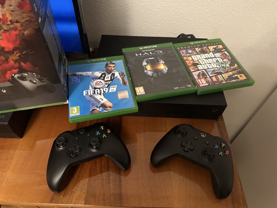 XBOX ONE X 1 TB Forza Edition, 2 controllere + 3 jocuri, FULLBOX